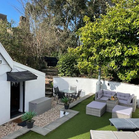 2 Bedroom Cosy Cottage With Hot Tub In Hambrook Close To Bristol City Centre Exterior photo